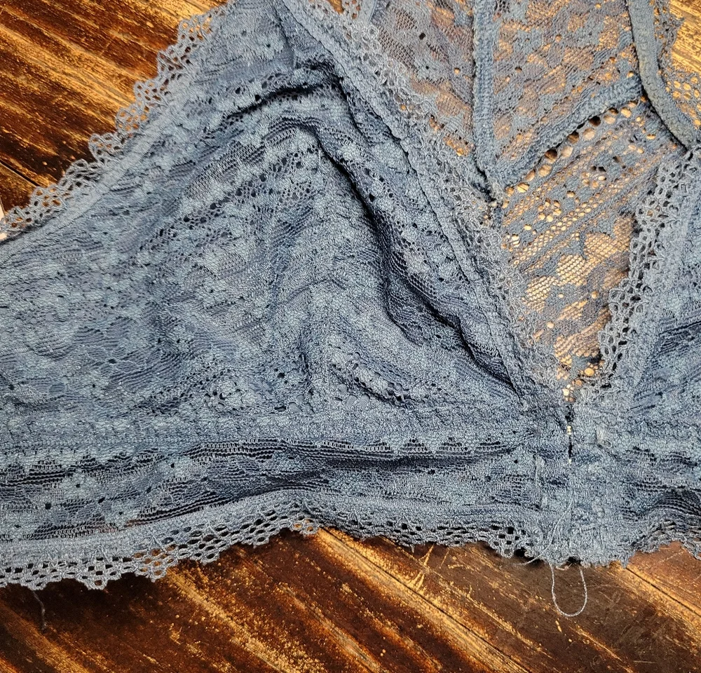 Victoria's Secret blue lace bralette, medium